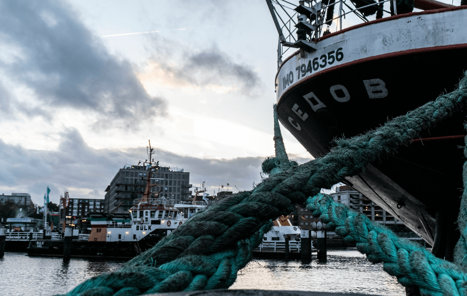 Sicher & günstig parken am Hafen Rostock-Warnemünde